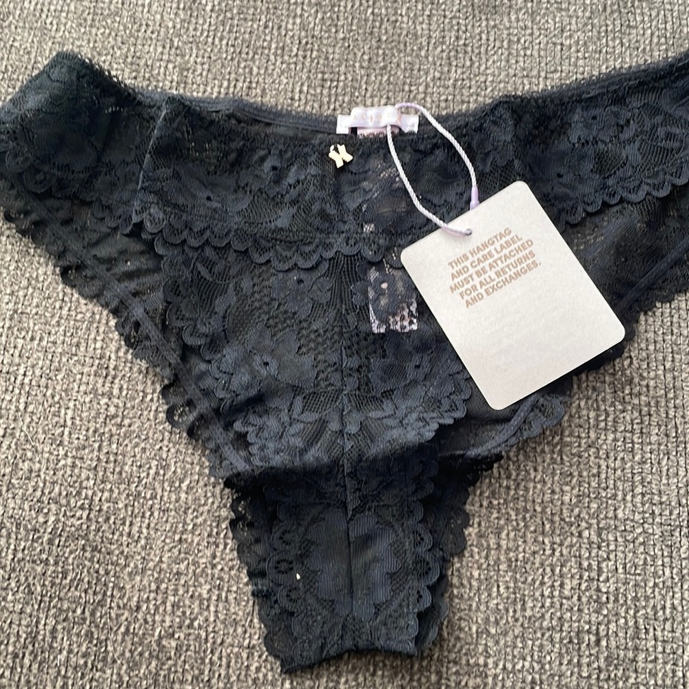 Savage X fenty lace underwear size small